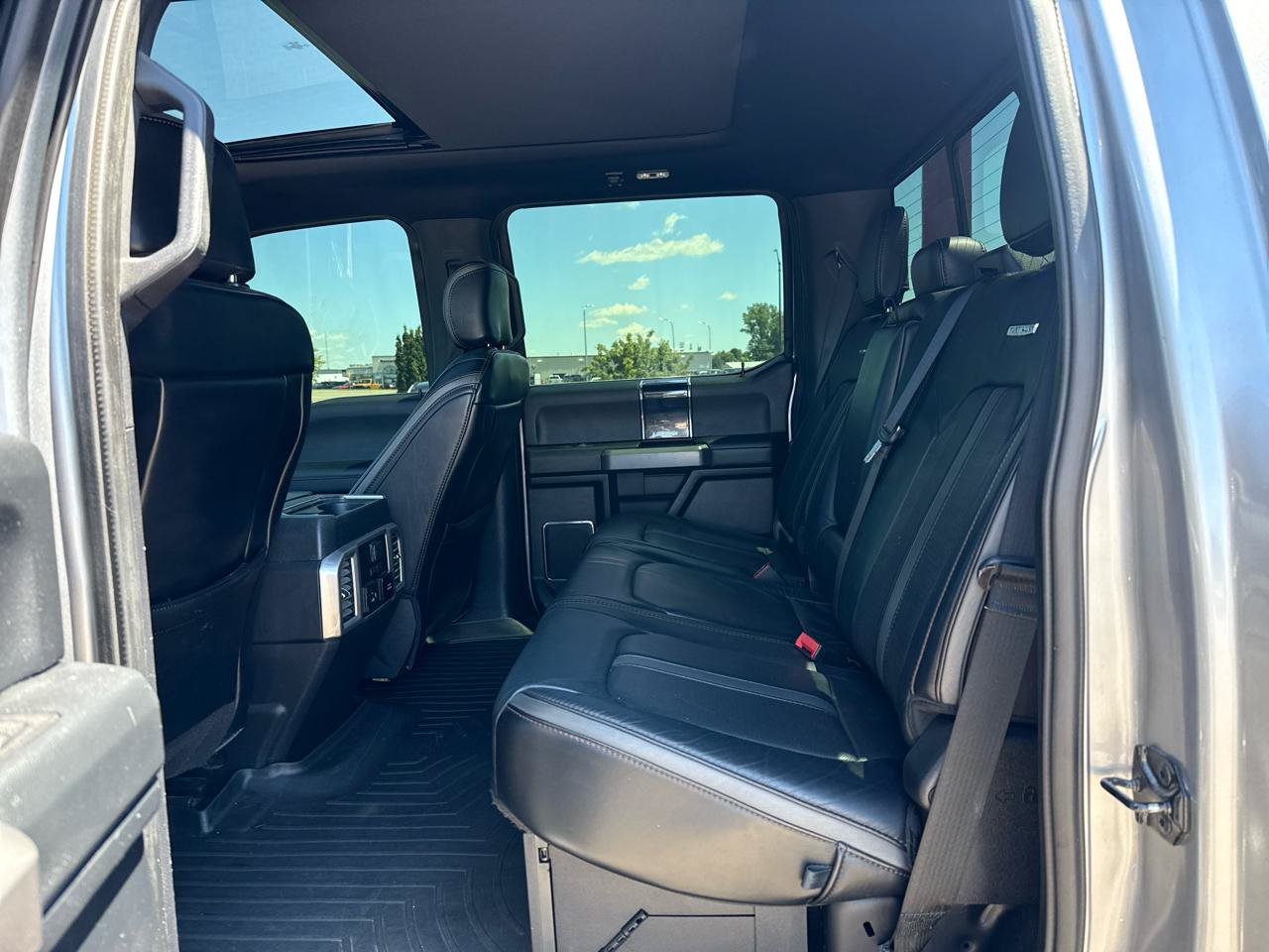 Used 2020 Ford F350 Platinum w/ FX4 Off-Road Package AWD/4WD image 25