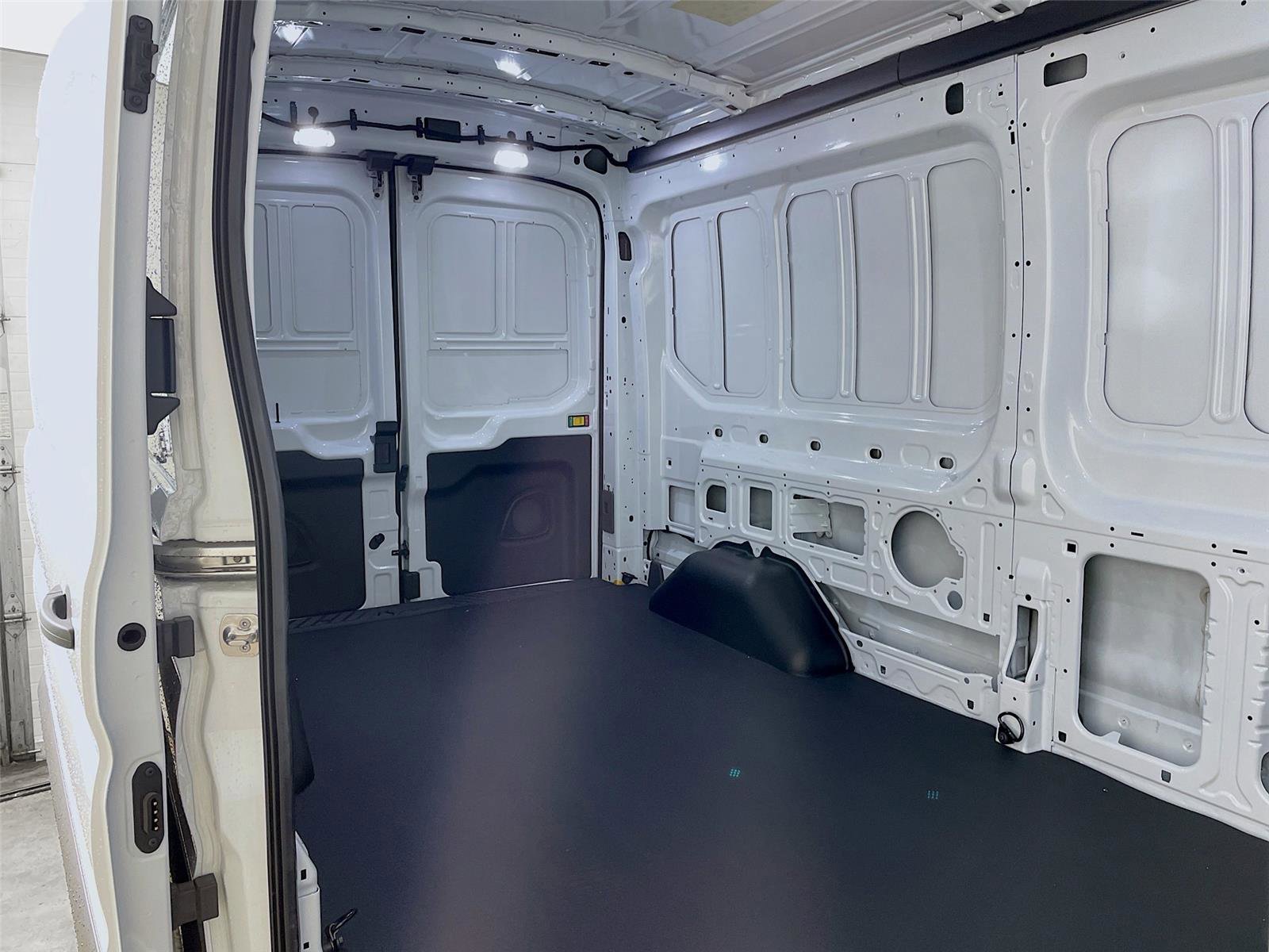 New 2025 Ford Transit 250 148 Medium Roof image 22