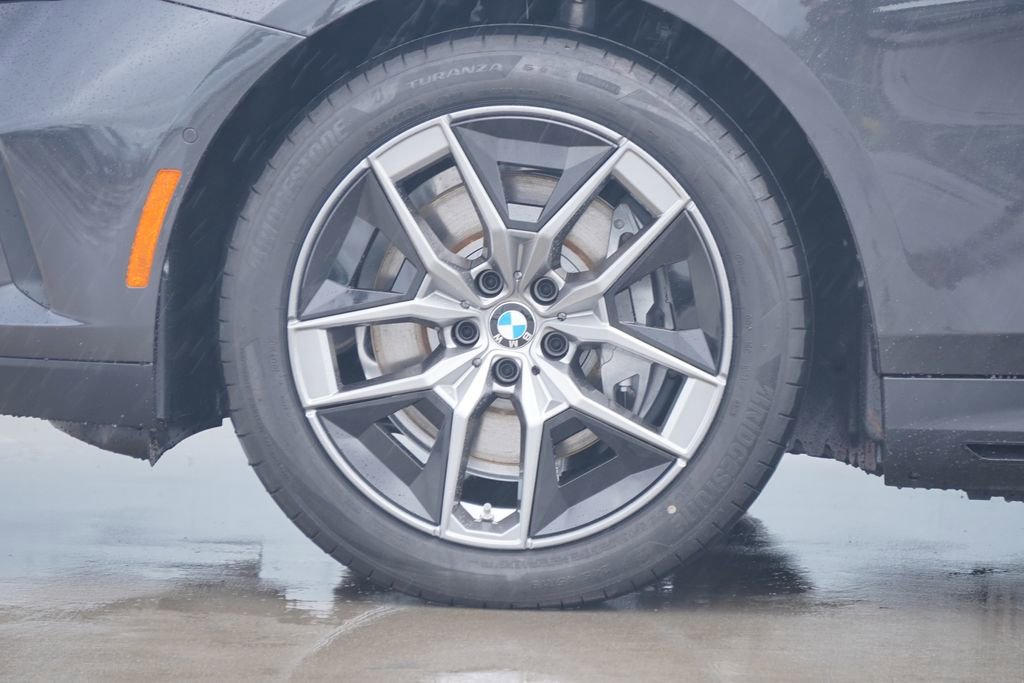 New 2026 BMW i5 eDrive40 w/ Premium Package image 5