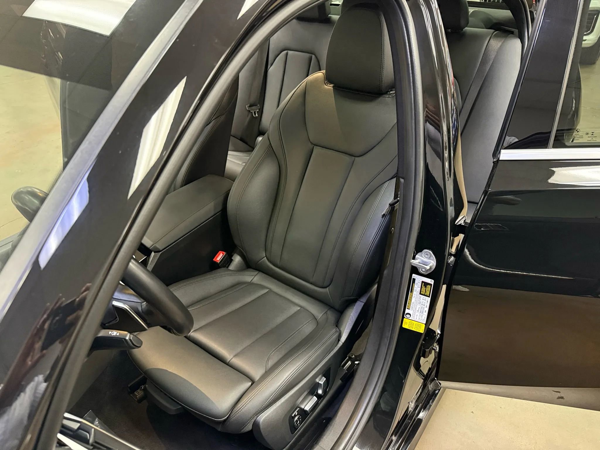 Used 2019 BMW 330i Sedan w/ Convenience Package image 11