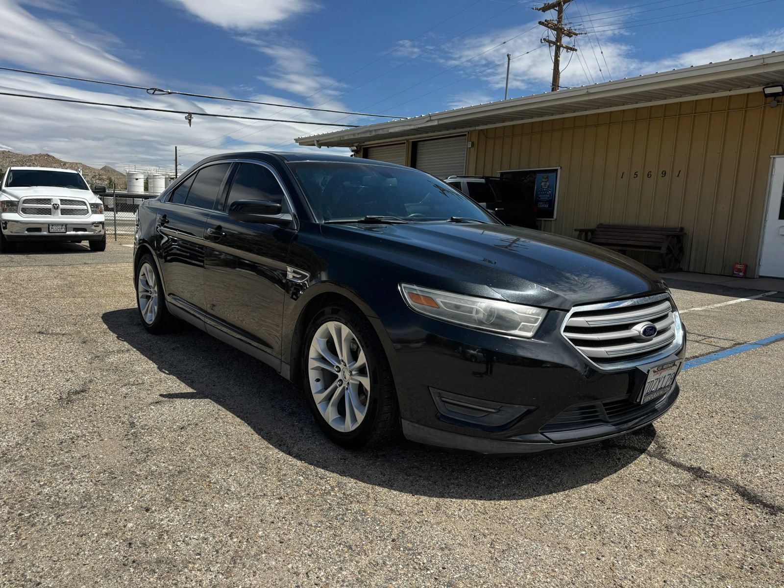 Used 2013 Ford Taurus SEL FWD image 2