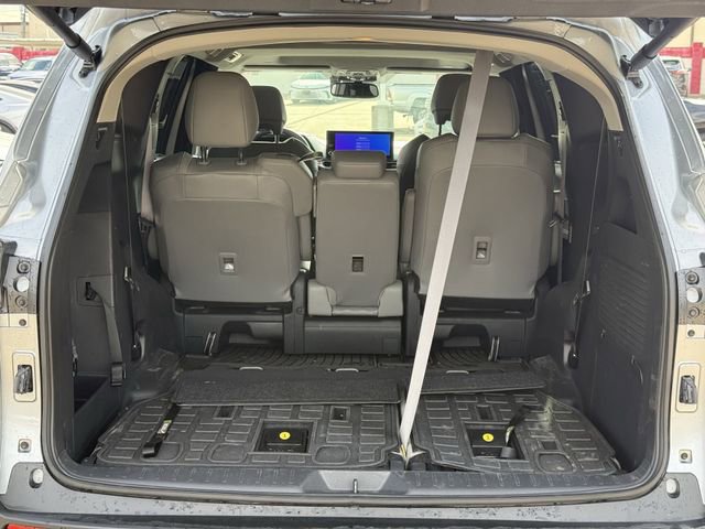 Used 2025 Toyota Sienna XLE FWD image 34