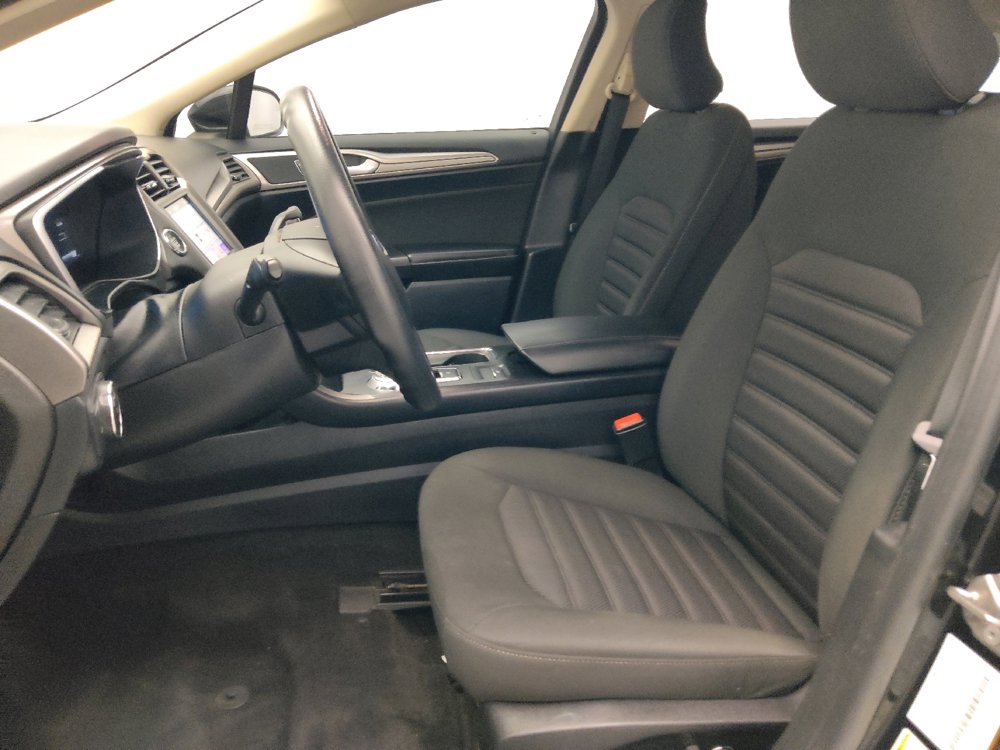 Used 2019 Ford Fusion SE FWD image 17