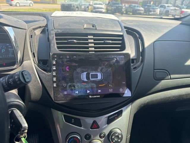 Used 2016 Chevrolet Trax LT w/ LT Sun and Sound Package FWD image 18