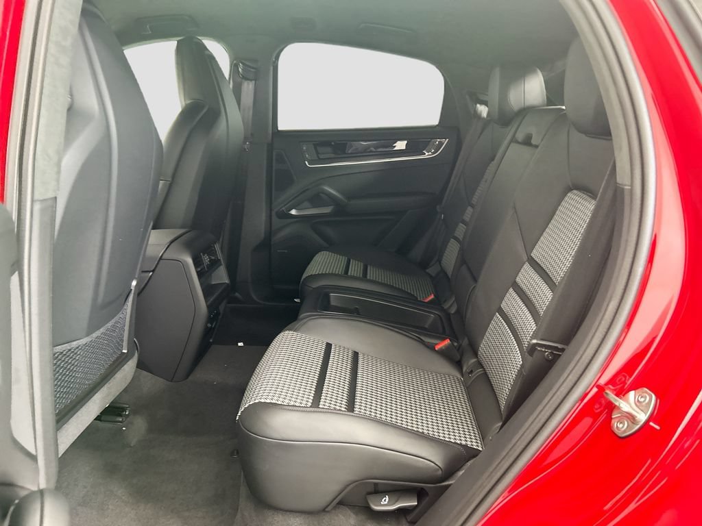 New 2026 Porsche Cayenne S AWD/4WD image 18