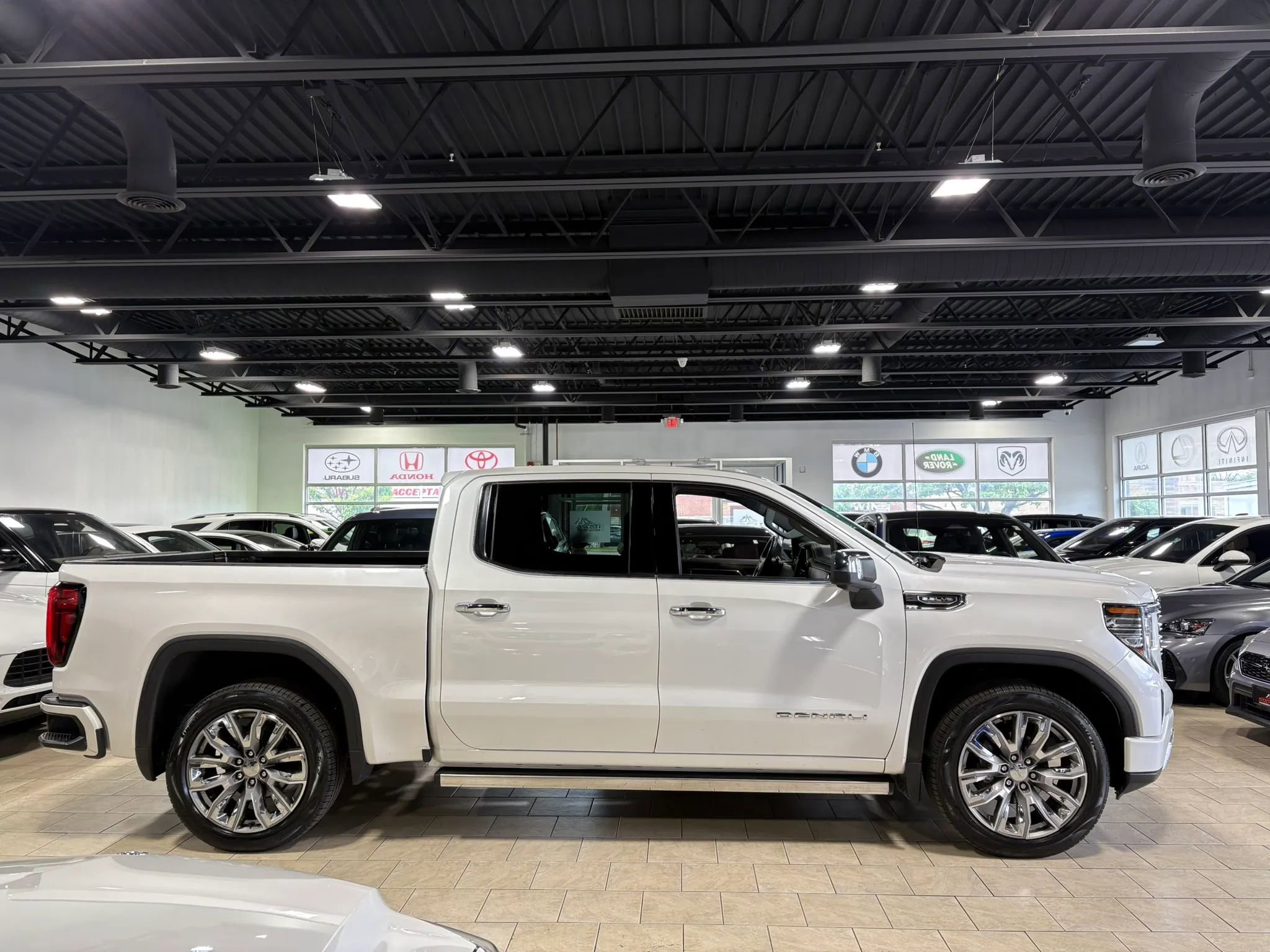 Used 2024 GMC Sierra 1500 Denali w/ Denali Reserve Package AWD/4WD image 36