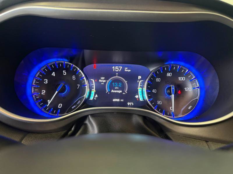 Used 2023 Chrysler Pacifica Touring-L FWD image 14