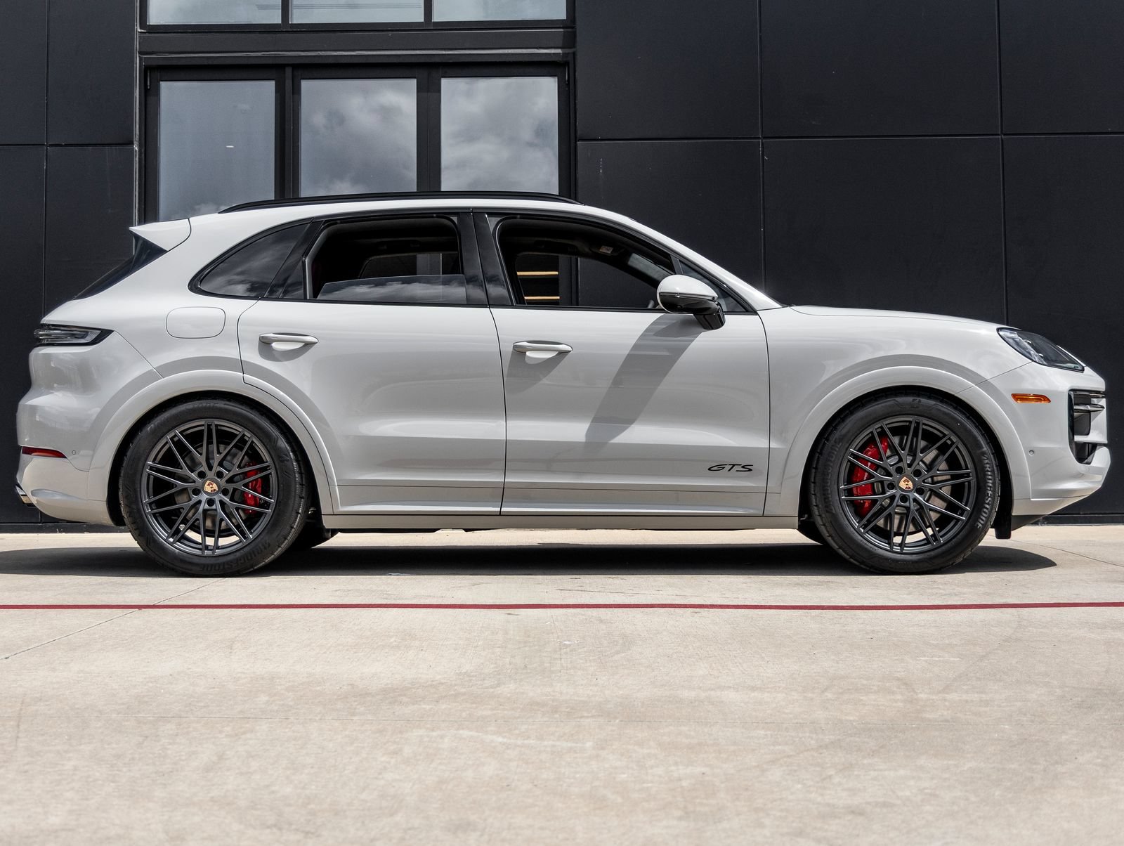 Certified 2025 Porsche Cayenne GTS AWD/4WD image 12
