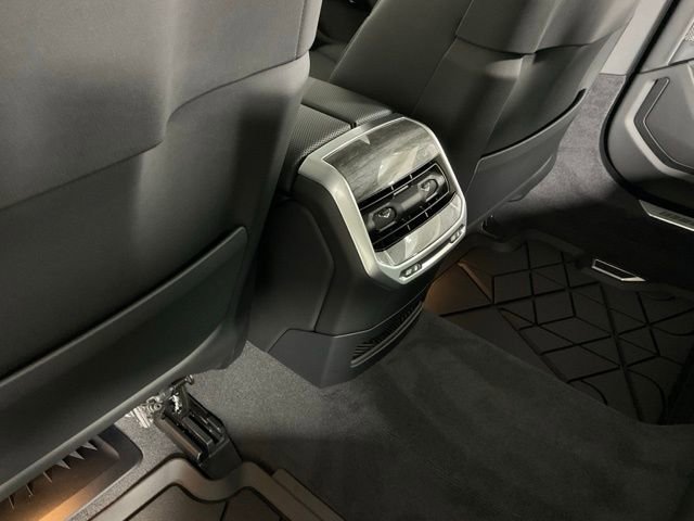 Used 2024 BMW 760i xDrive image 16