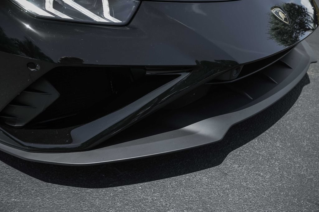 Used 2020 Lamborghini Huracan EVO RWD image 14