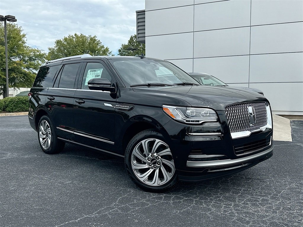 Used 2024 Lincoln Navigator Reserve image 1