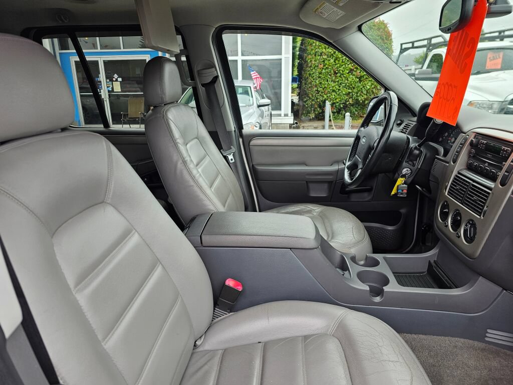 Used 2004 Ford Explorer XLT AWD/4WD image 11