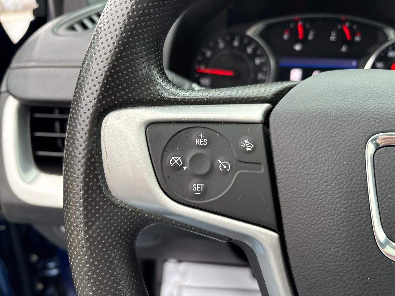 Used 2022 GMC Terrain SLE image 17