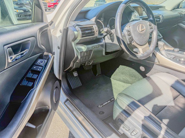 Used 2016 Lexus IS 200t image 11
