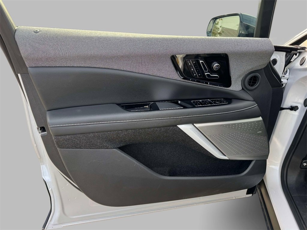 Used 2025 Cadillac Optiq Luxury 2 w/ LPO, Floor Liner Package image 23