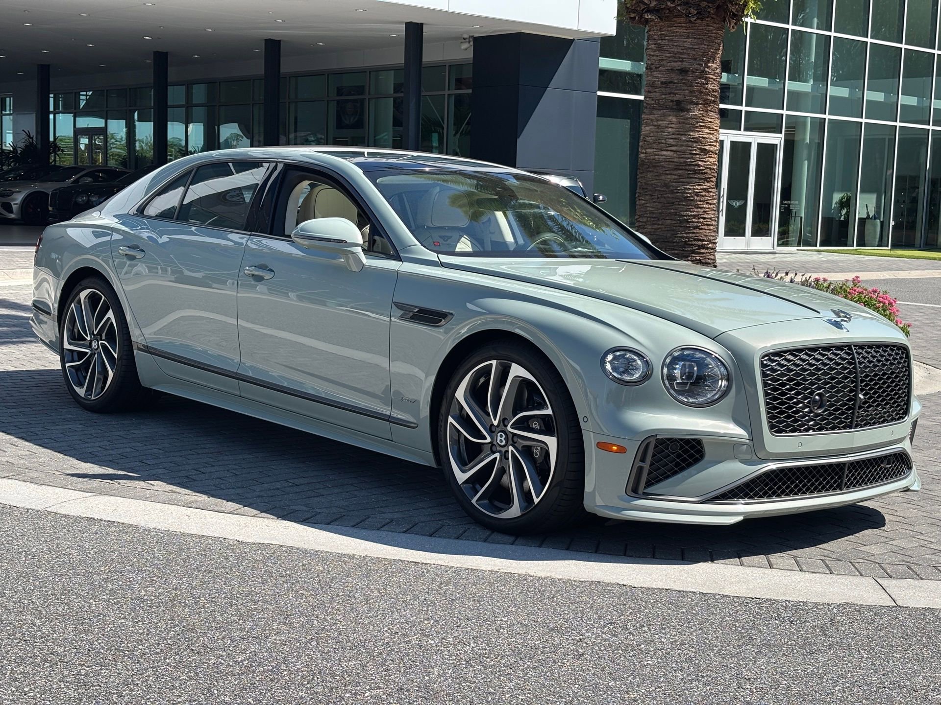 New 2025 Bentley Flying Spur Plug-In Hybrid image 36