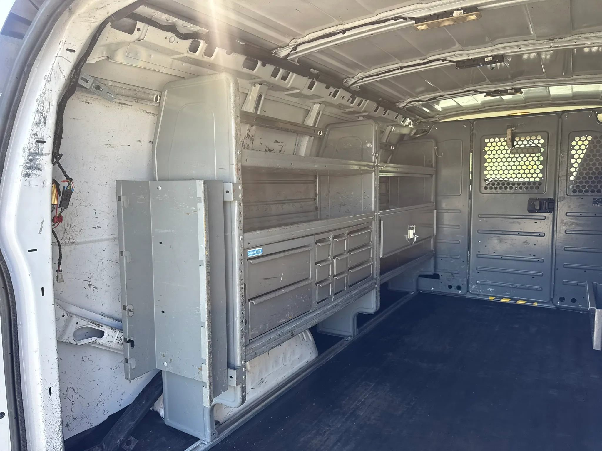 Used 2018 Chevrolet Express 2500 w/ Driver Convenience Package RWD image 18