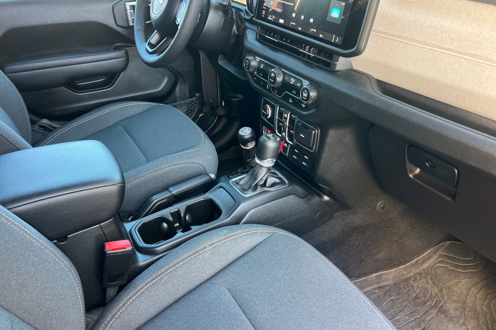 Used 2025 Jeep Wrangler Unlimited Sport S 4xe AWD/4WD image 16