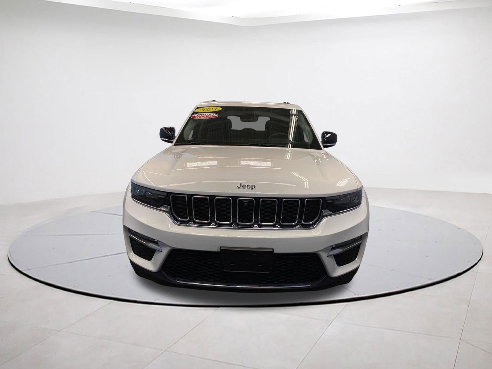 Used 2023 Jeep Grand Cherokee Limited w/ Luxury Tech Group II AWD/4WD image 2