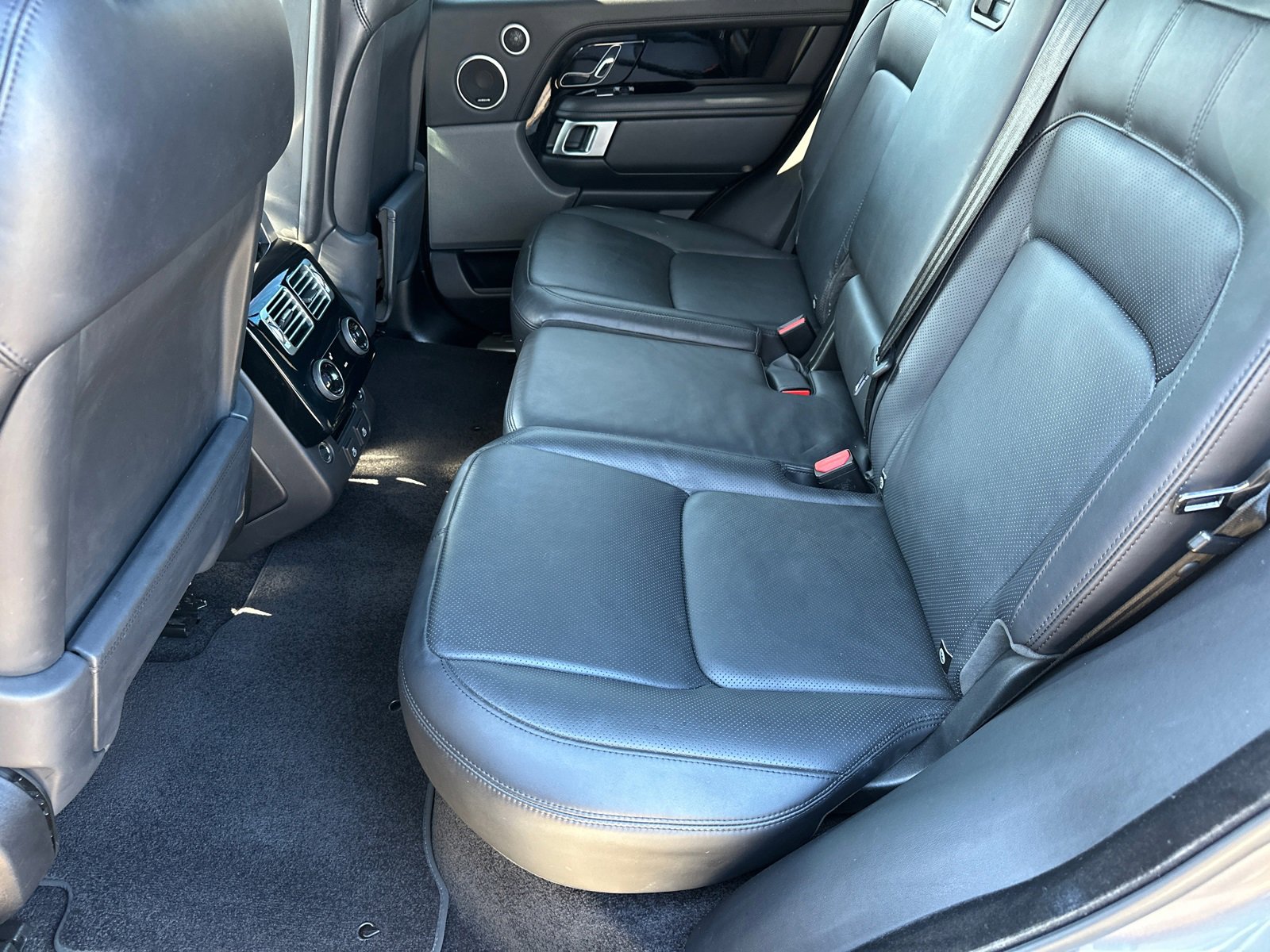 Used 2022 Land Rover Range Rover P525 Westminster Edition image 22