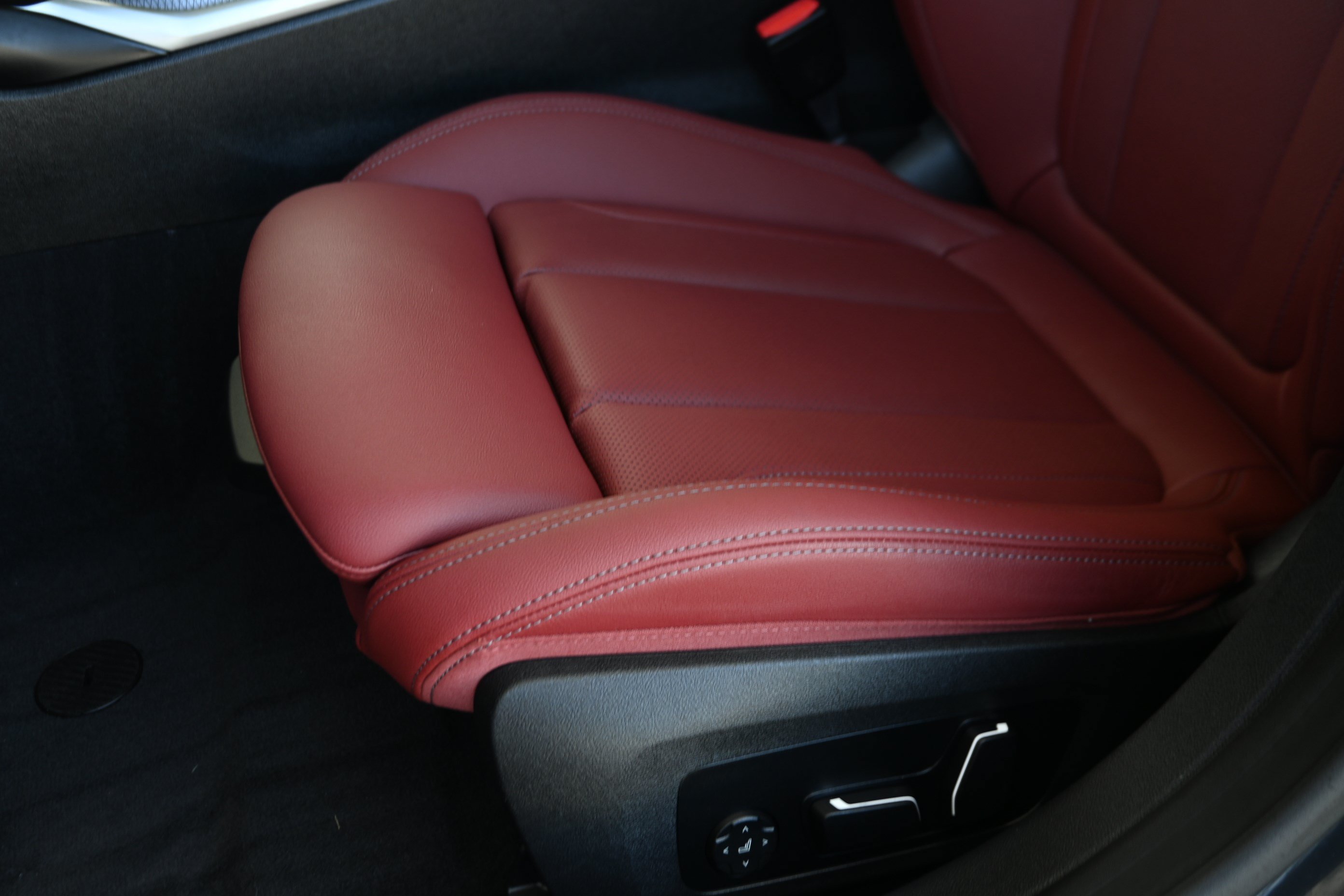Certified 2025 BMW i4 eDrive40 w/ Premium Package RWD image 29