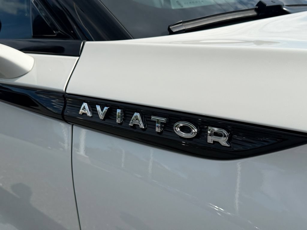 Used 2025 Lincoln Aviator Reserve w/ Jet Appearance Package AWD/4WD image 16