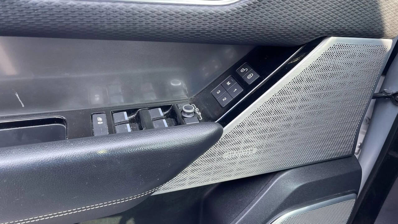 Used 2018 Land Rover Range Rover Velar S image 34