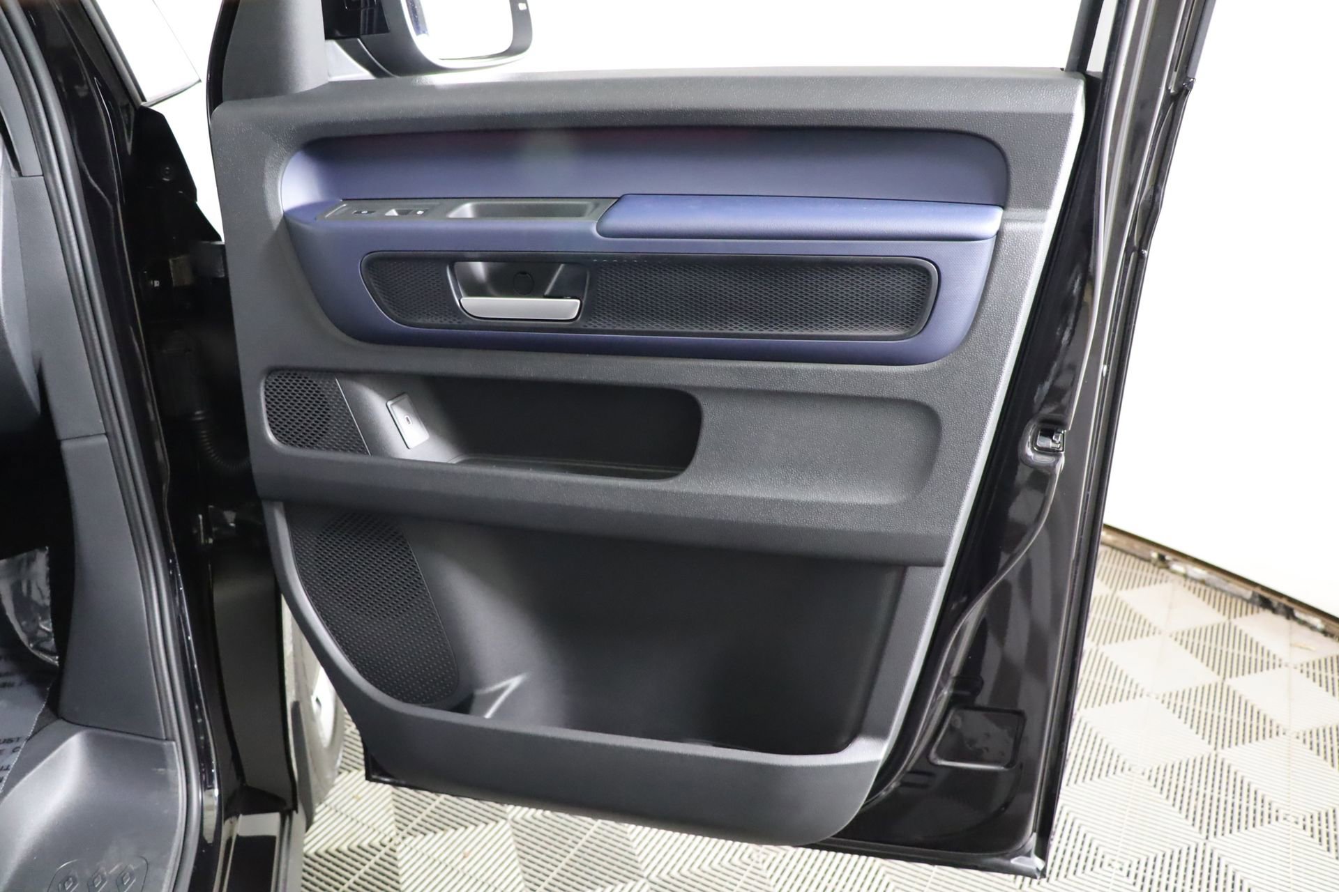 New 2025 Volkswagen ID. Buzz Pro S image 43