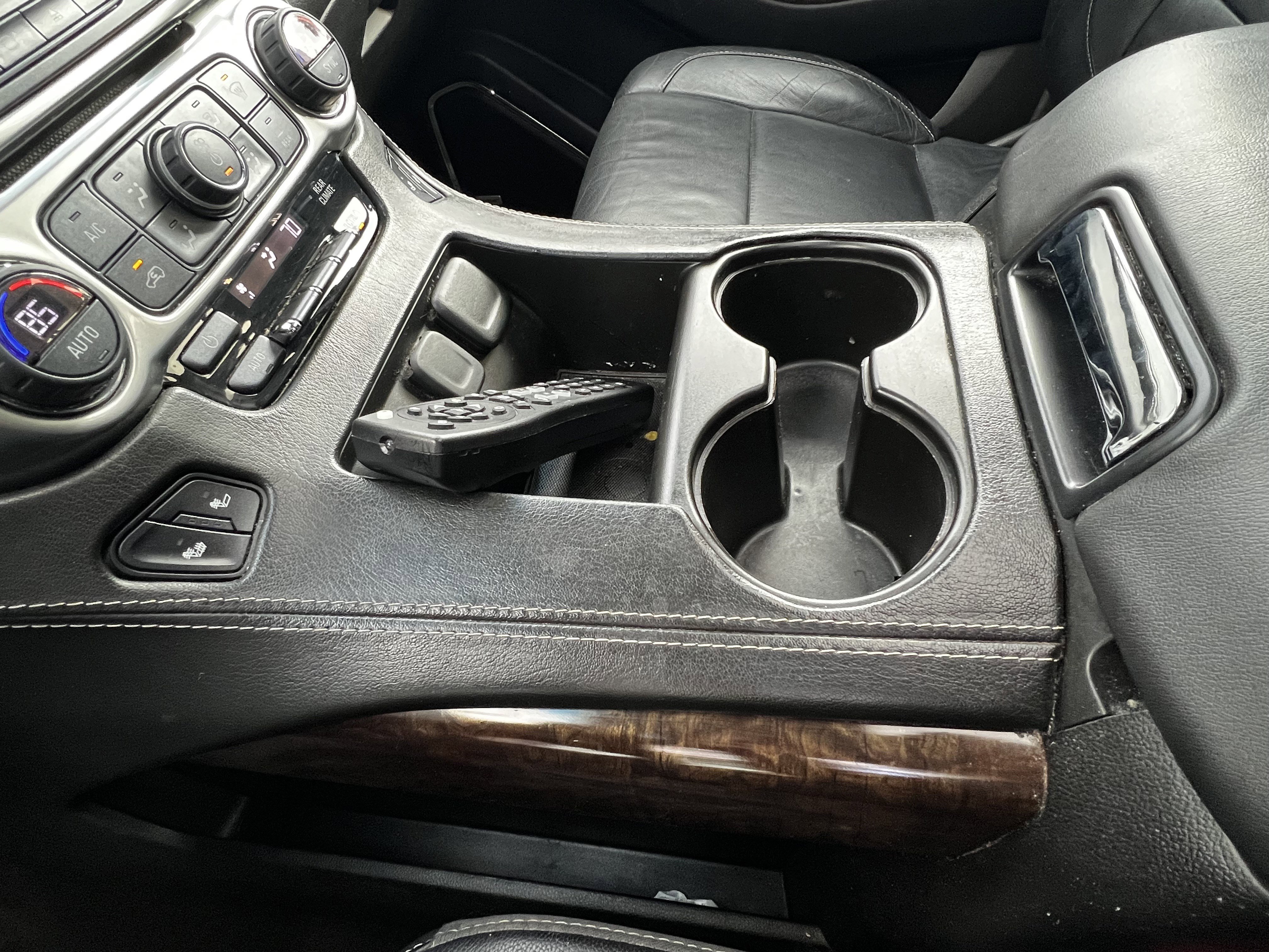 Used 2018 Chevrolet Suburban LT image 30