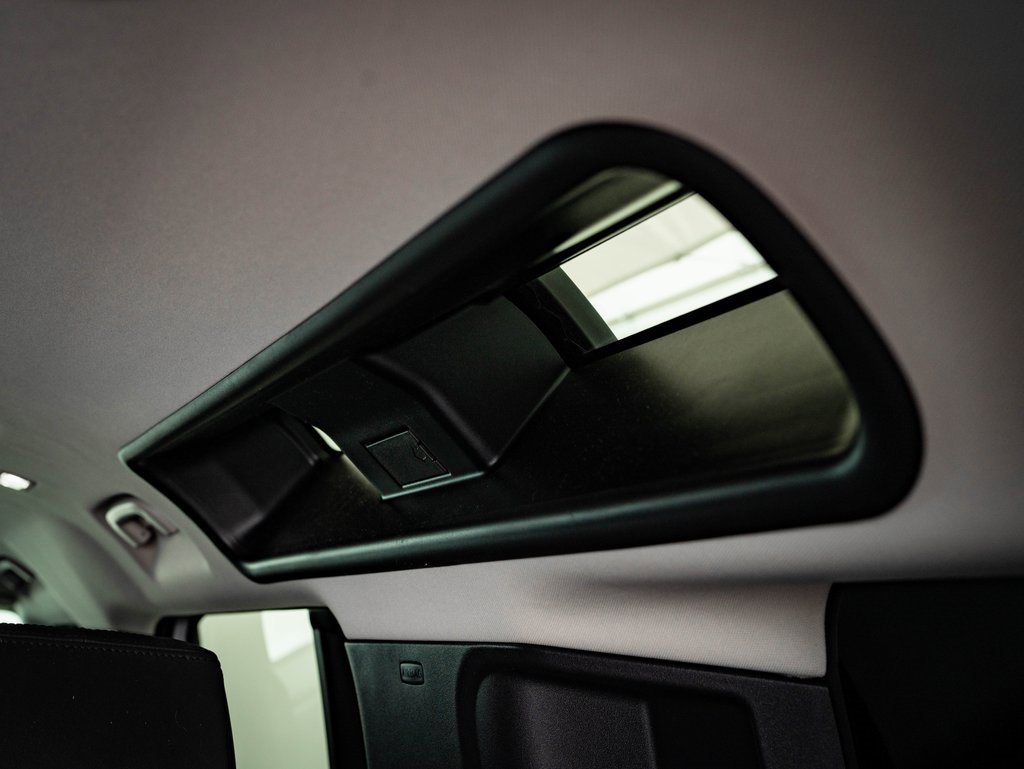 Used 2023 Land Rover Defender 110 X-Dynamic SE image 51