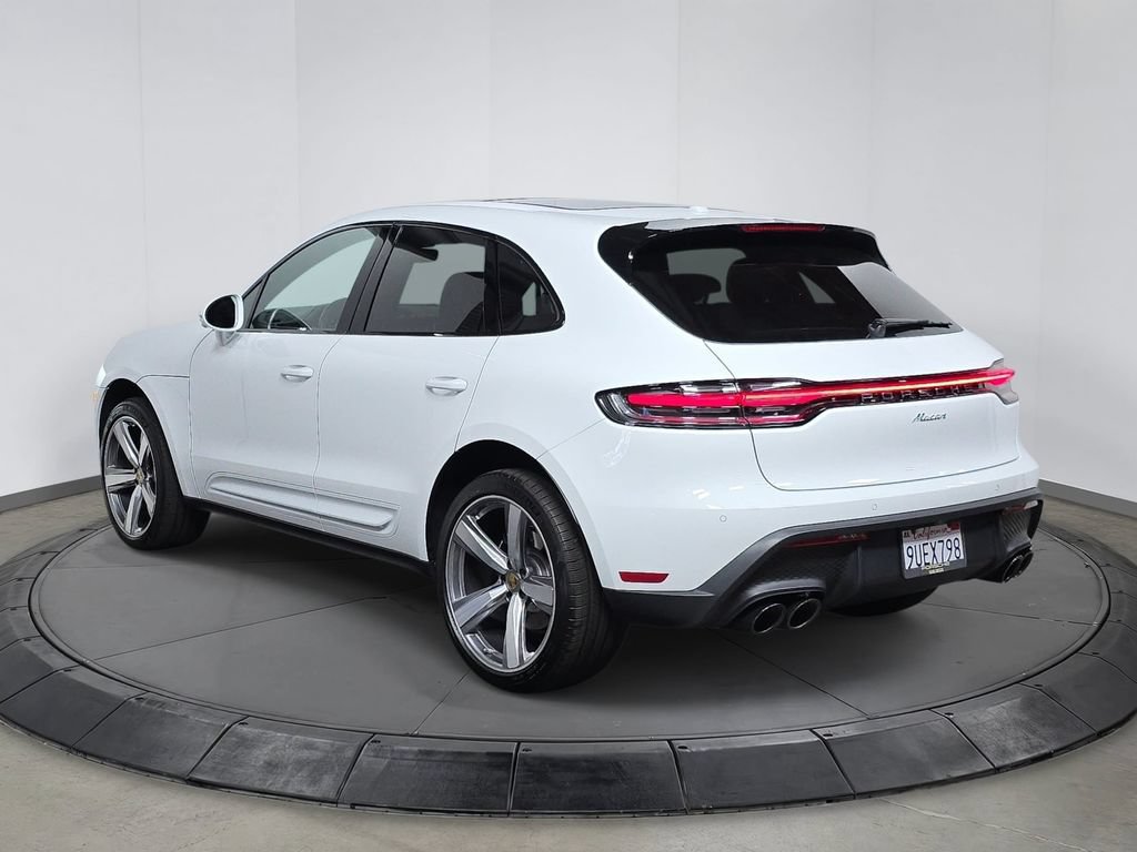 Certified 2025 Porsche Macan AWD/4WD image 3