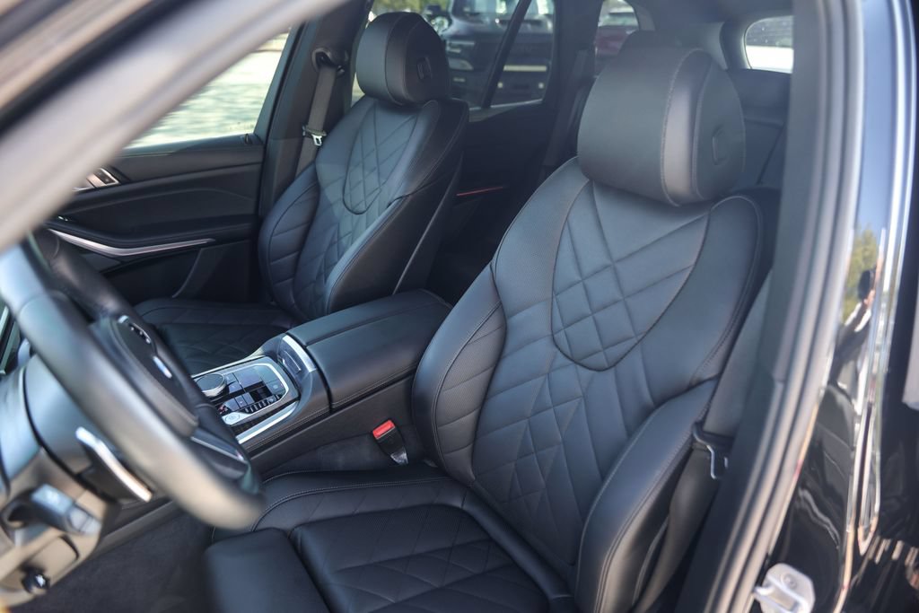 Used 2025 BMW X5 xDrive40i w/ M Sport Package AWD/4WD image 10