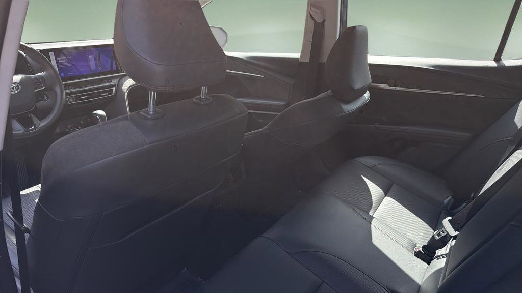 Used 2025 Toyota Camry XLE FWD image 15