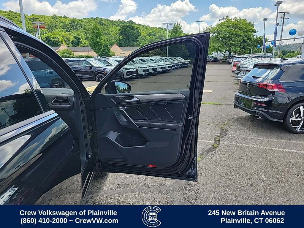 Certified 2024 Volkswagen Tiguan SE R-Line AWD/4WD image 41