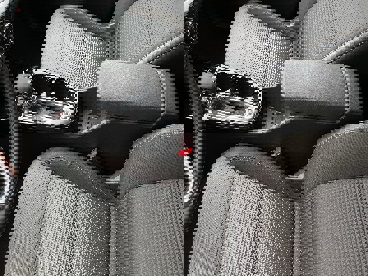 Used 2025 Chevrolet Trax LT w/ LT Convenience Package image 32