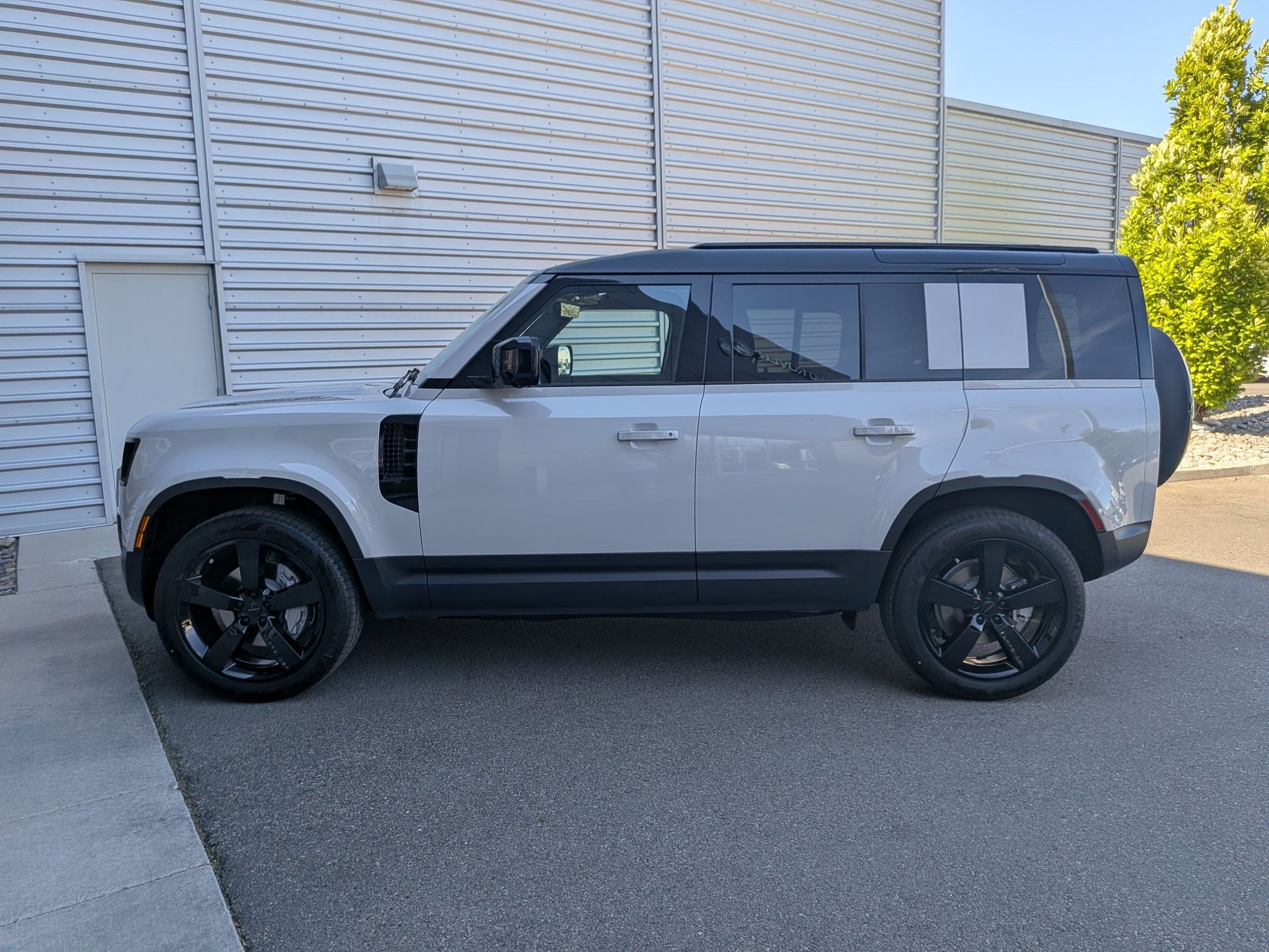 New 2026 Land Rover Defender 110 S AWD/4WD image 8