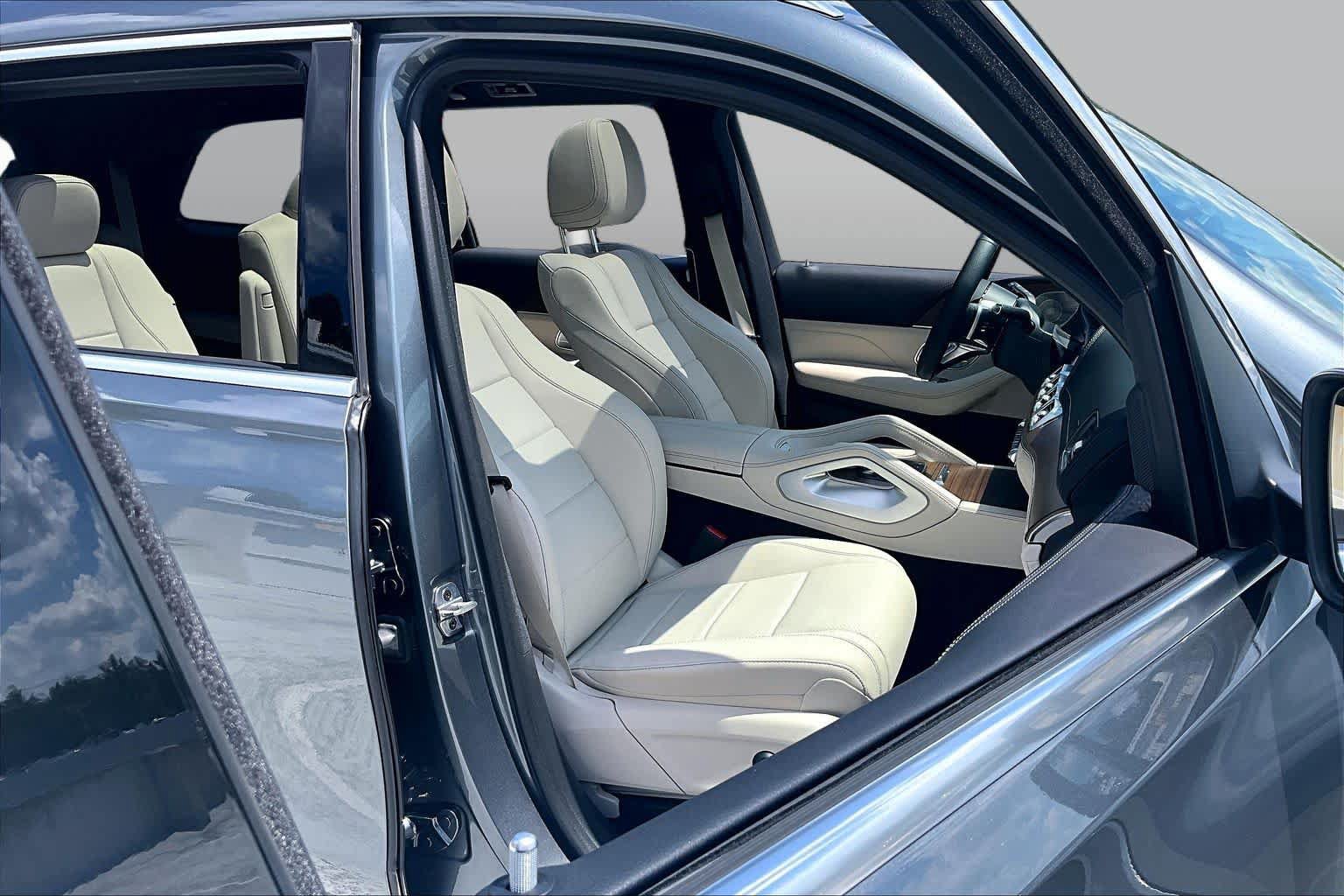 Used 2024 Mercedes-Benz GLS 450 4MATIC image 9
