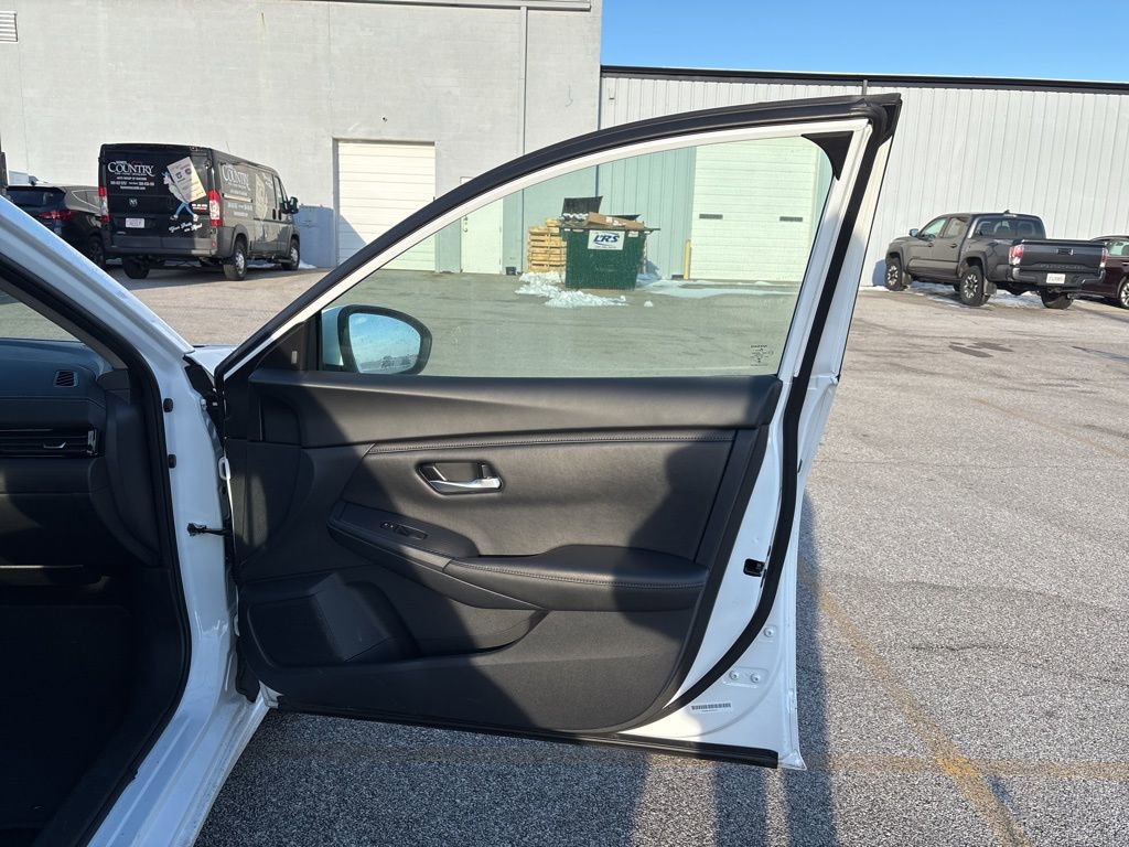 Used 2024 Nissan Sentra SV FWD image 17