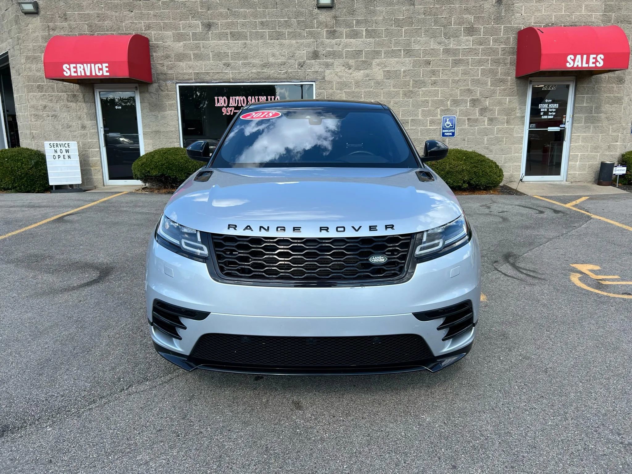 Used 2018 Land Rover Range Rover Velar R-Dynamic SE image 2
