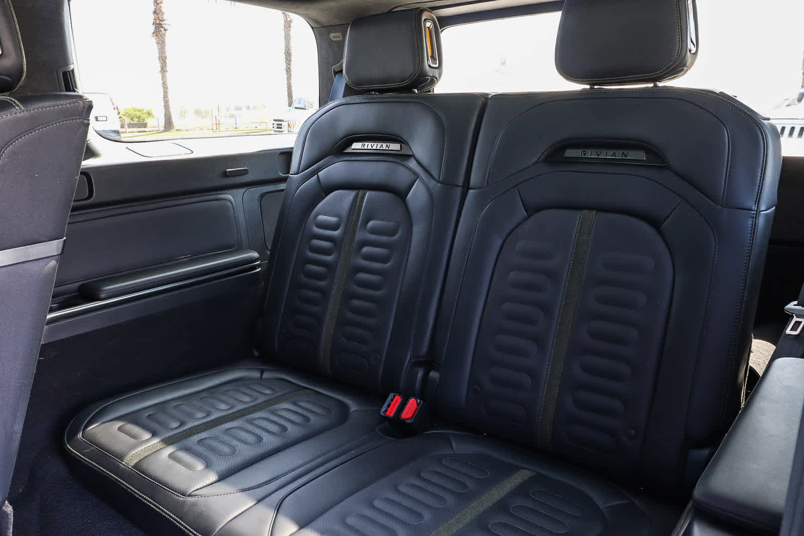 Used 2023 Rivian R1S Adventure image 20