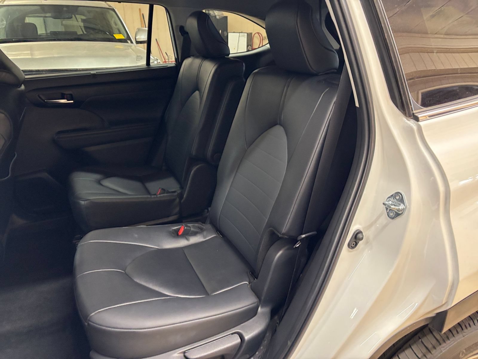 Used 2026 Toyota Highlander XLE AWD/4WD image 40