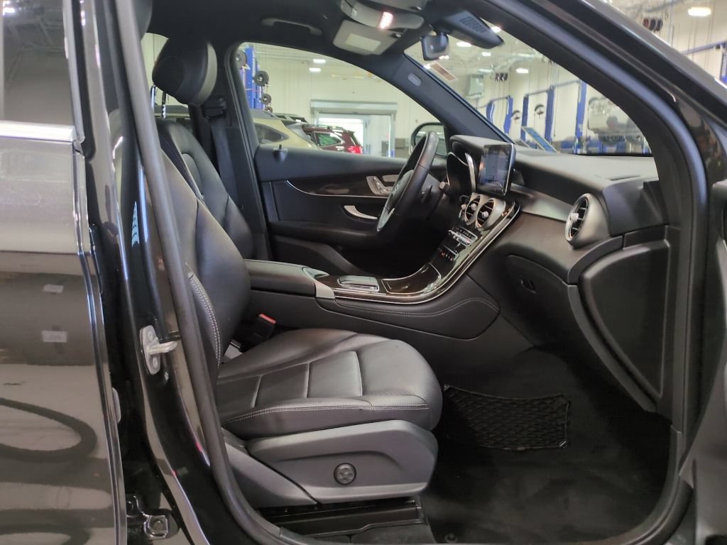 Used 2020 Mercedes-Benz GLC 300 4MATIC image 15