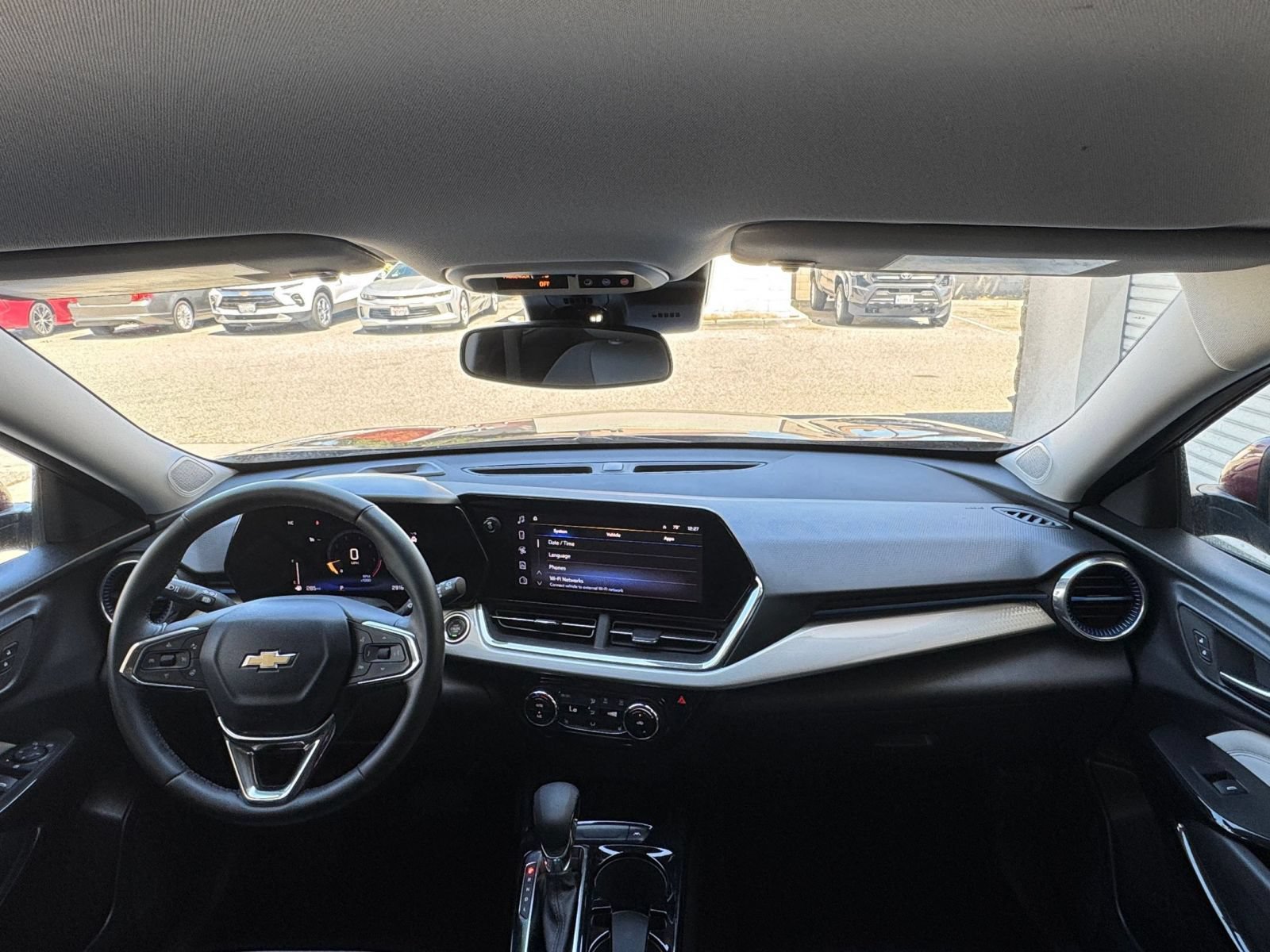 Used 2025 Chevrolet Trax LT w/ LT Convenience Package FWD image 32