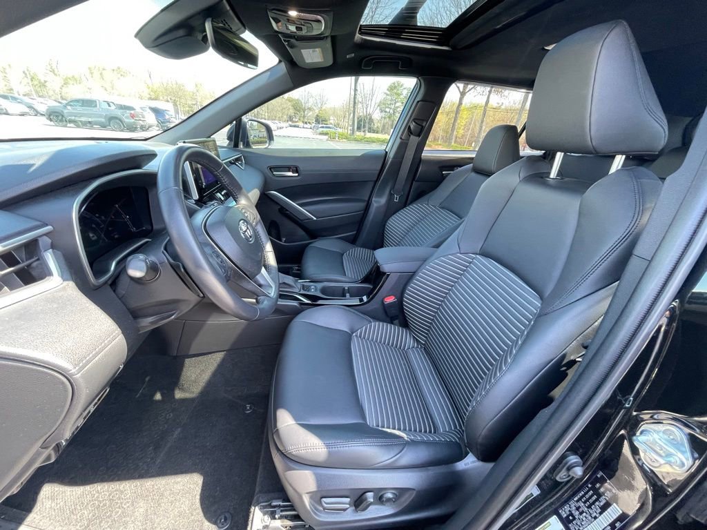 Used 2023 Toyota Corolla Cross XSE w/ Convenience Package image 29