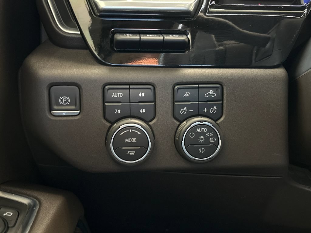 Used 2022 Chevrolet Silverado 1500 LTZ w/ Technology Package AWD/4WD image 44