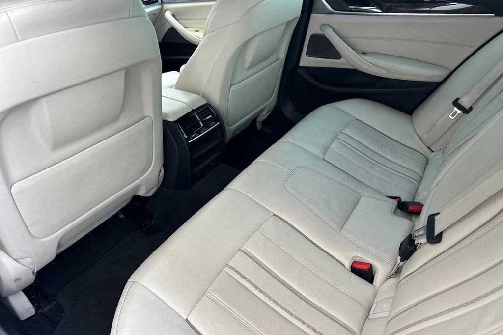 Used 2018 BMW 540i w/ M Sport Package image 12