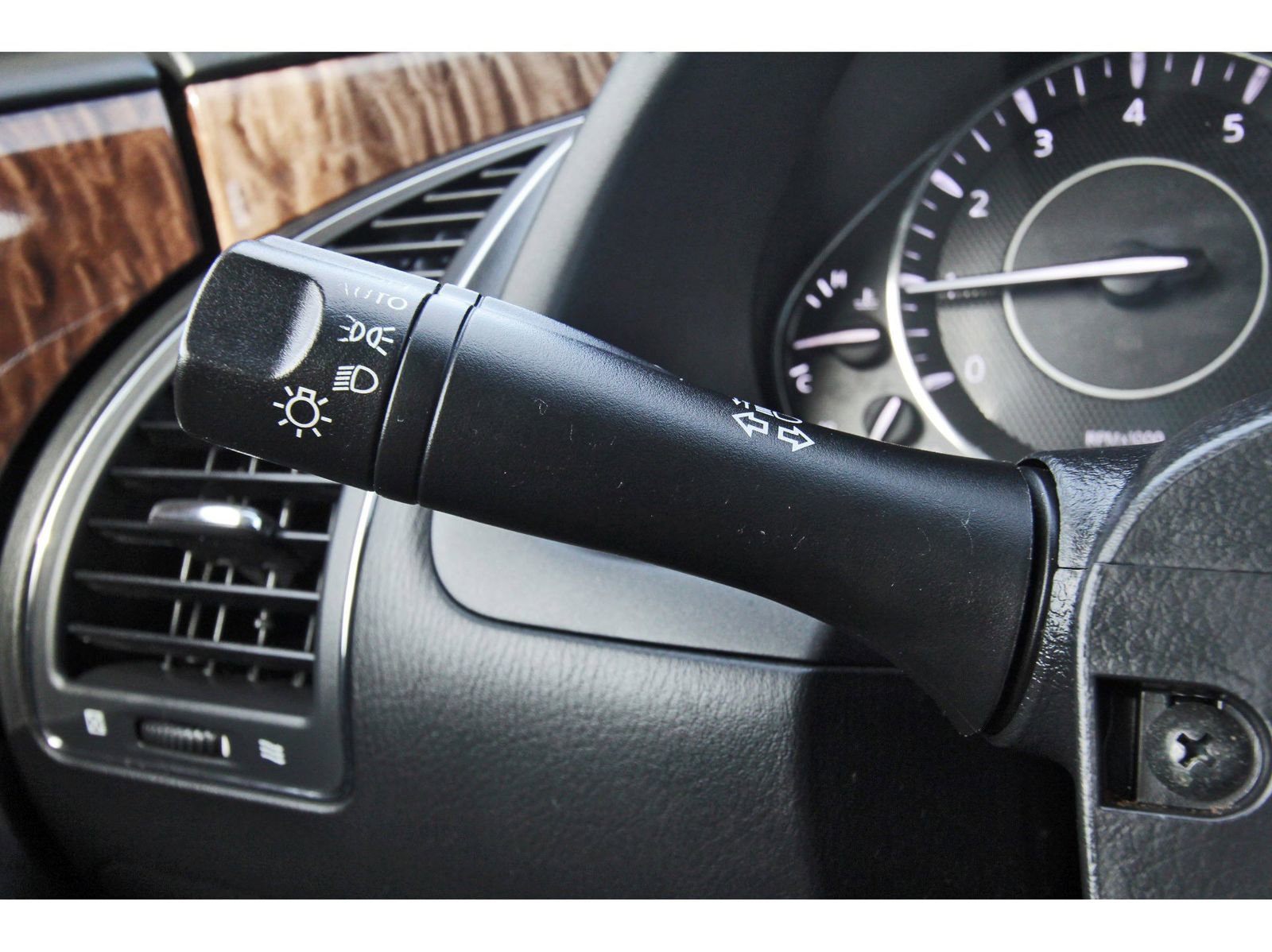 Used 2017 Nissan Armada SV image 21