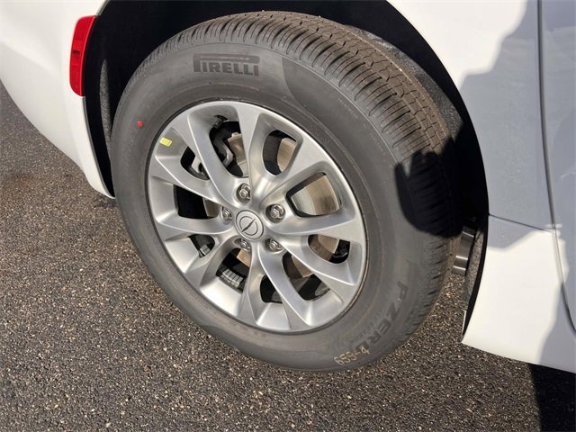 New 2026 Chrysler Pacifica Select image 12
