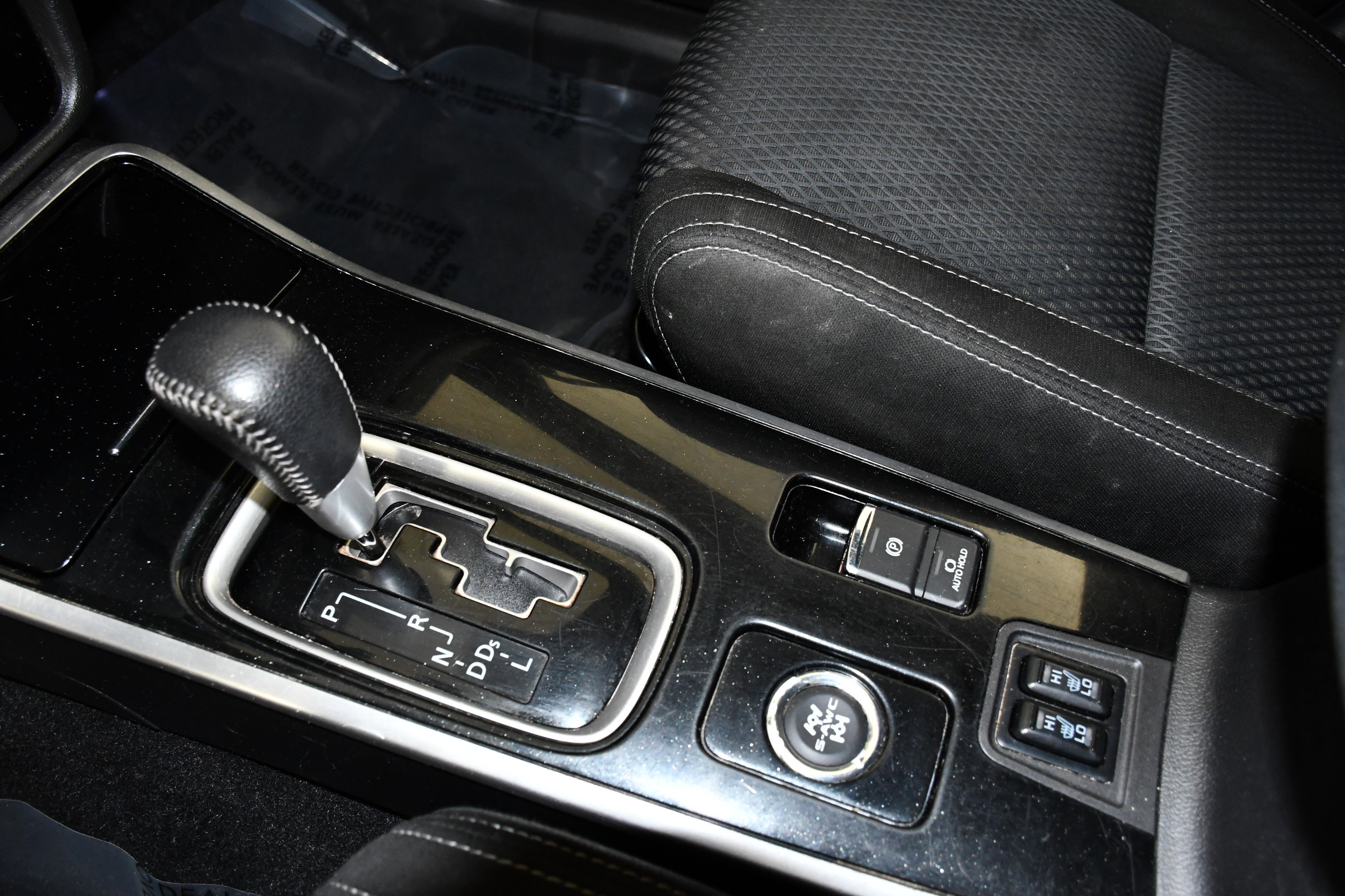 Used 2018 Mitsubishi Outlander LE AWD/4WD image 31