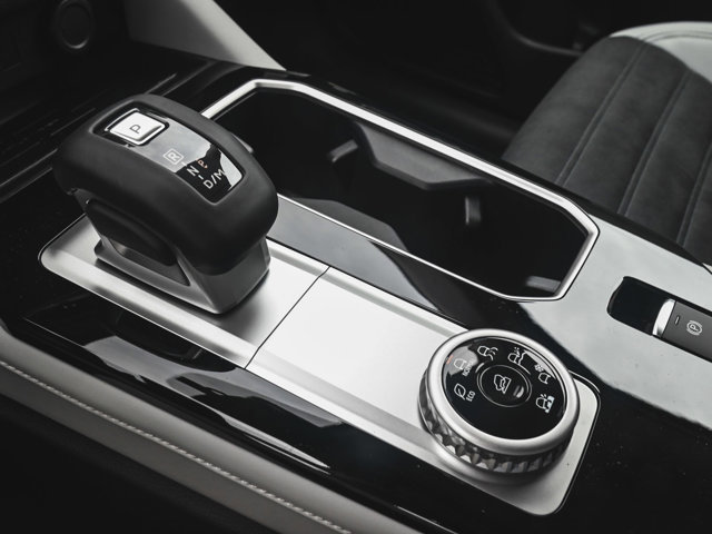 New 2025 Mitsubishi Outlander SE image 23